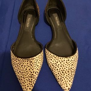 Black and White Flats